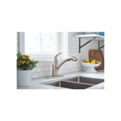 Moen Medina 1-Handle Pull-Out Kitchen Faucet - Stainless Steel