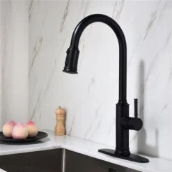 Clihome 19.68-in Black Kitchen Faucet With Pull Out Sprayer